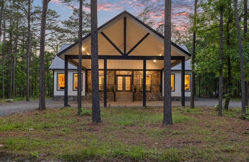 Pickens Ski Chalet | Forest Views, Cozy Cabin Hot Tub, Firepit, Arcade Games, B-ball, Kids Playset