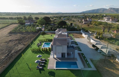 Lakopetra Villa | Forestbreeze