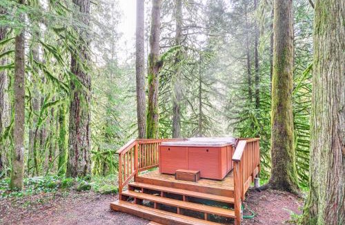 Rhododendron House | Forested 'Minikahda Lodge' w/Hot Tub Near Mt Hood