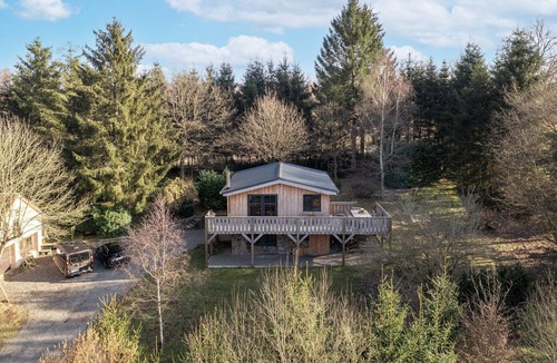 Nadrin House | Forestside Escape near Lake