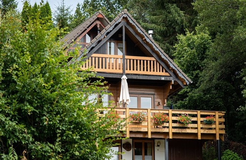 Bournoufay House | Forestside Chalet with Charm
