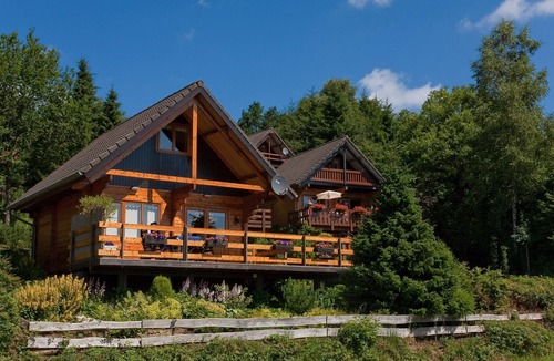 Bournoufay House | Forestside Chalet with Charm