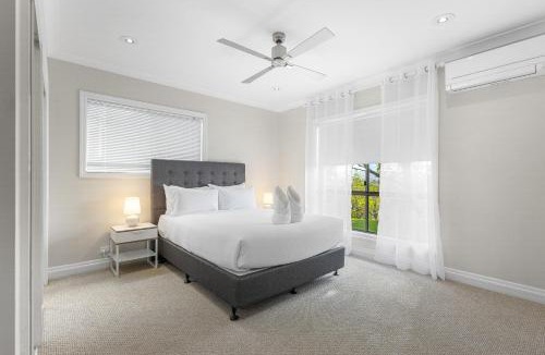 Woombye House | Forever Views - 4BR Peaceful Scenic Getaway