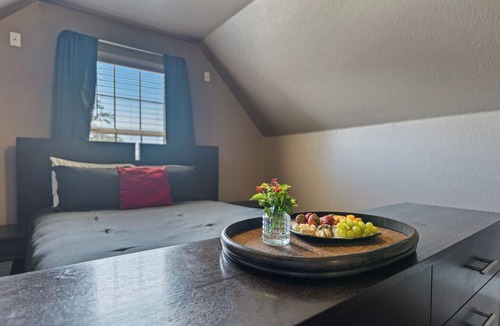 Springdale House | Forget your worries in this spacious and serene space
