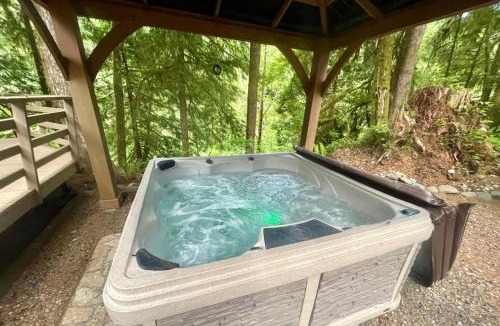 Beaver House | Forks Riverside Serenity
