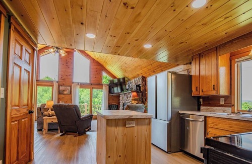 Granville Summit House | Forksville Hilltop Hideaway