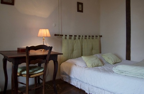 Nesle-et-Massoult House | Former 13th century seigneury not far from Fontenay Abbey
