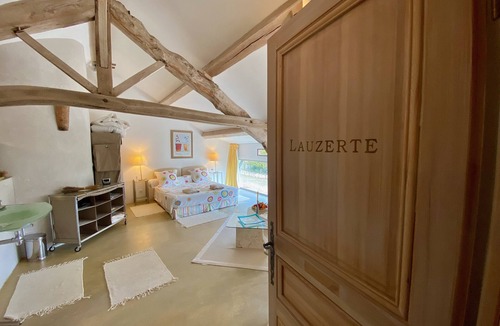 Bagat-en-Quercy House | Former Quercy Blanc wine storehouse in the heart of the Cahors vineyards