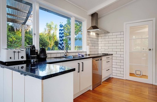 Forrest Hill House | Forrest Hill Oasis with Pool, Spa and BBQ