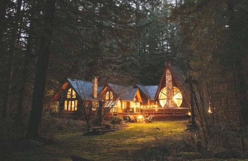 Rhododendron Cabin | Forrest Lodge Large Private Luxury w Hot Tub