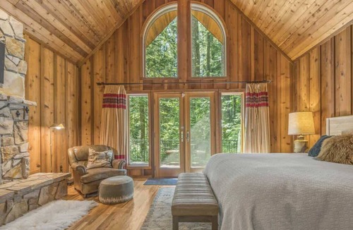 Rhododendron Cabin | Forrest Lodge Large Private Luxury w Hot Tub