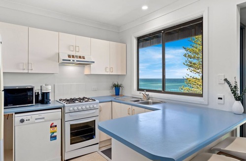 Forresters Beach Apartment | Forresters Dunes - Downstairs