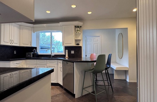 Fort Langley House | Fort Langley Rancher with Views + Studio Lock Off Suite | 4 Bedrooms + Den