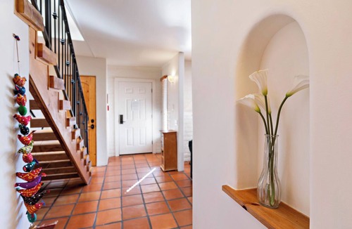Northeast Santa Fe Hotel | Fort Marcy 23 | Walk to Plaza | Kiva Fireplace | Full Kitchen | Hot Tub | Pool | 2 Levels