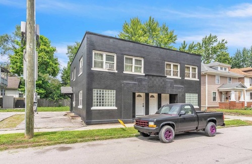 Fort Wayne Apartment | Fort Wayne Apartment | King Bed, Parking Included