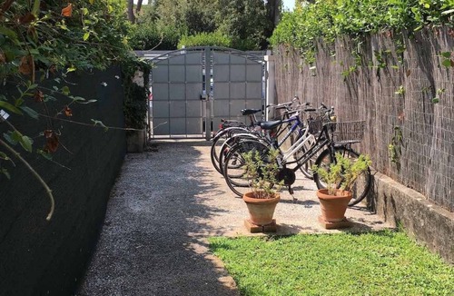 Forte dei Marmi House | Forte dei marmi: Modern house with garden 5 minutes walk from the beach