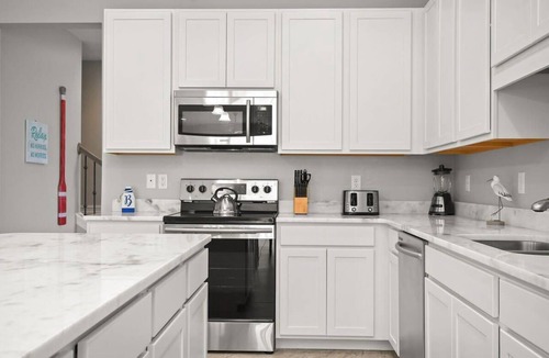 Indian Harbour Beach House | Fortebello townhouse w/pool, BBQ & backyard