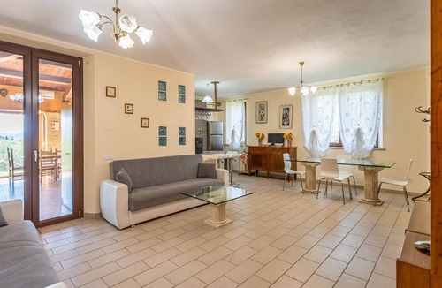 Montone Villa | Fortebracci - Six Bedroom Villa, Sleeps 12