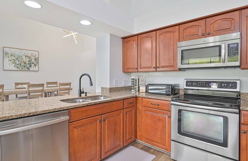 Fountain Lakes Condo | Fountain Lakes - Gorgeous Top Floor Unit, 9 Hole Chip & Put Included!