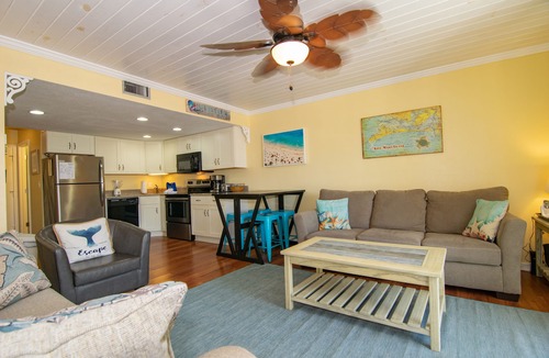 Holmes Beach House | Fountainhead 3 · 3 Lanais · Short walk to the Beach