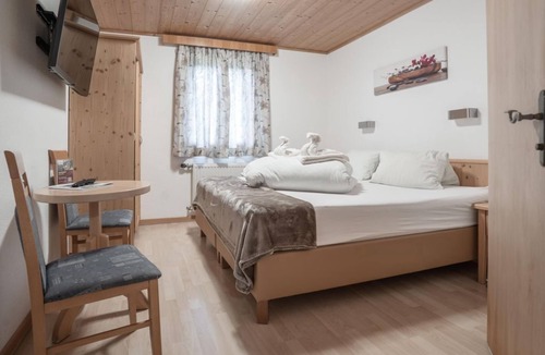 Scheffau am Wilden Kaiser Bed & Breakfast | Four-bed room 11 shower/WC, from 4 nights half board - Berggasthof Bärnstatt