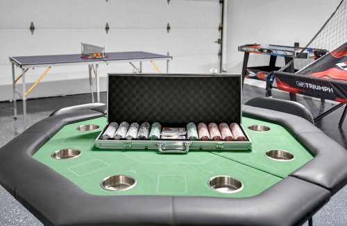 Largo House | Four Bed Home with Pool Game Room Bar Near Beach