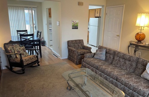 Niagara Falls House | Four Bedroom 2 Bathroom House Rental In Niagara Falls in great central location