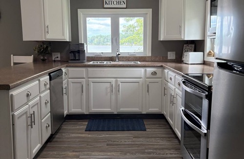 Kincheloe House | Four Bedroom Family and Pet Friendly Home on a Quiet, Private LAKE!