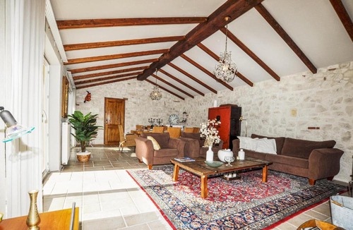 Malegoude House | Four-Bedroom Holiday Home in Malegoude