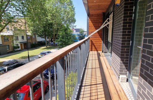 South Acton House | Four Bedroom London House With Patio - 5 Minutes from Tube