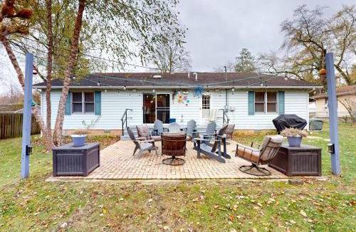 Lakeside House | Four Bedrooms & a Beach