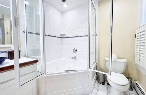 Newfane Bed & Breakfast | Four Columns Inn