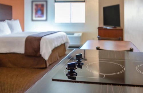 Jamestown Hotel | Four Comfortable Rooms w/Kitchens Perfect for Groups Visiting Jamestown