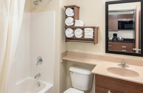 Jamestown Hotel | Four Comfortable Rooms w/Kitchens Perfect for Groups Visiting Jamestown
