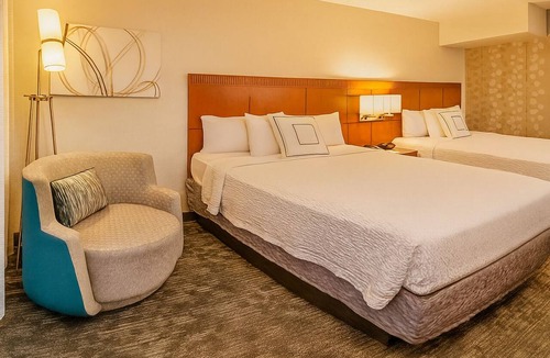 Rosslyn Hotel | FOUR Comfortable Units Close to Arlington House! Onsite Parking & Starbucks