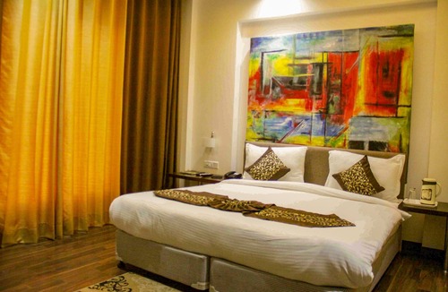 Budaun Resort | Four Leaf Hotel