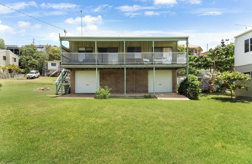 Emu Park House | FOUR PALMS