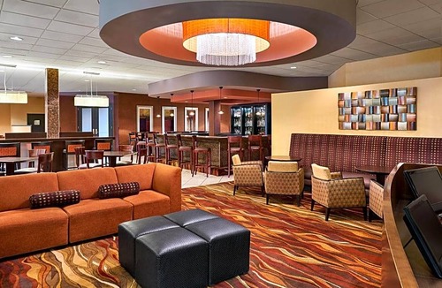 Brown Deer Hotel | Four Points by Sheraton Milwaukee North Shore
