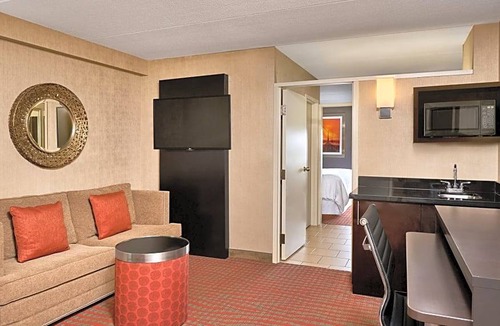 Brown Deer Hotel | Four Points by Sheraton Milwaukee North Shore