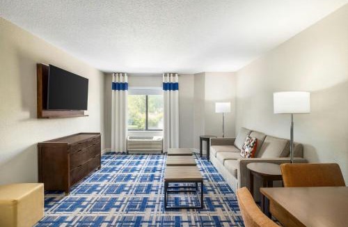 Huntersville Hotel | Four Points by Sheraton Charlotte - Lake Norman