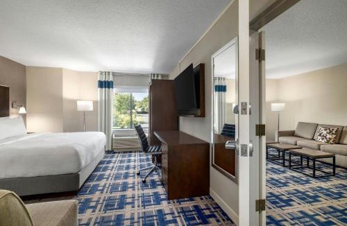 Huntersville Hotel | Four Points by Sheraton Charlotte - Lake Norman