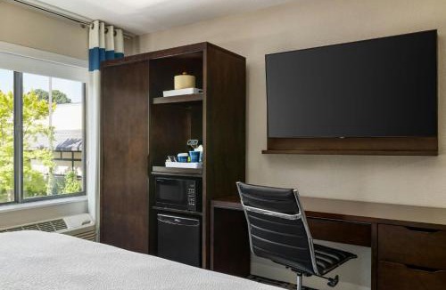 Huntersville Hotel | Four Points by Sheraton Charlotte - Lake Norman