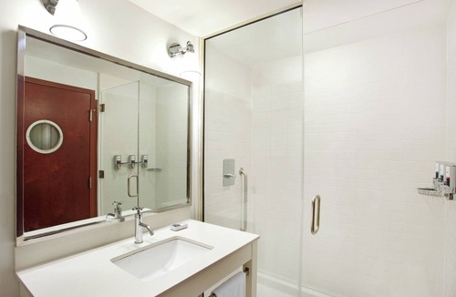 Chinatown Hotel | Four Points by Sheraton Philadelphia City Center