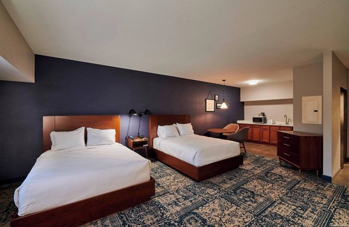 Eastlake Hotel | Four Points by Sheraton Cleveland-Eastlake