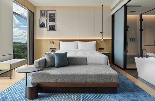 Huaxi Hotel | Four Points by Sheraton Guiyang Shilihetan