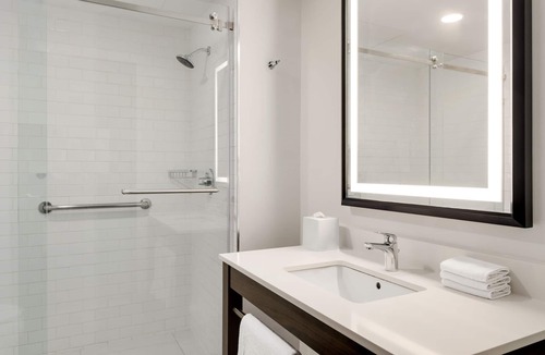 Monterrey Hotel | Four Points by Sheraton Galerias Monterrey