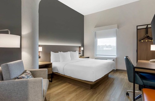Newark Hotel | Four Points by Sheraton Newark Airport