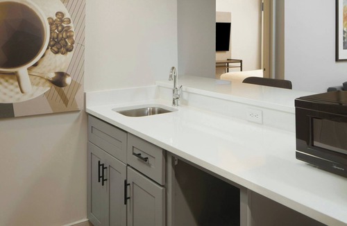 Montrose Hotel | Four Points by Sheraton Richmond Airport
