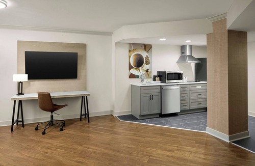 Montrose Hotel | Four Points by Sheraton Richmond Airport