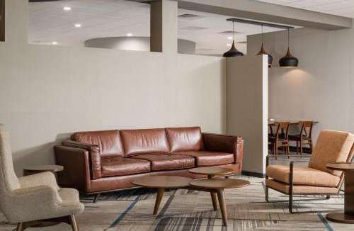 Brown Deer Hotel | Four Points by Sheraton Milwaukee North Shore